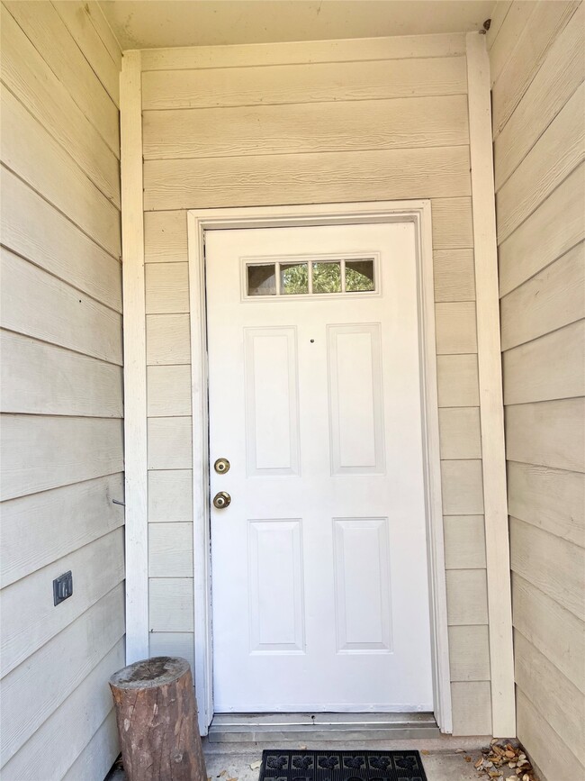 Photo - 815 Forest Ivy Ln