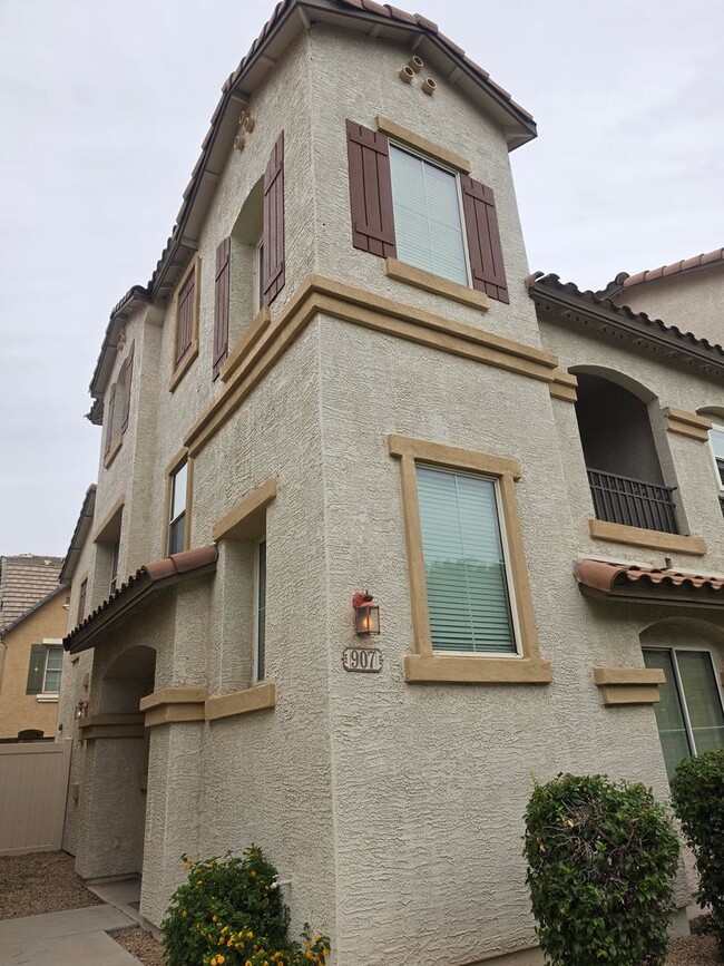 Building Photo - 907 W Wendy Way
