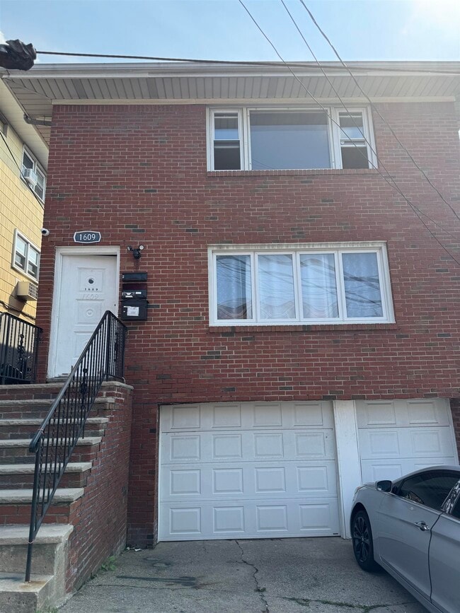Building Photo - 1609 73rd St Rental