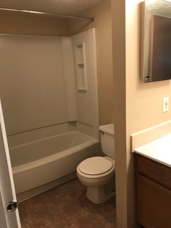 Chimneys of Oak Creek Apartments Kettering, OH