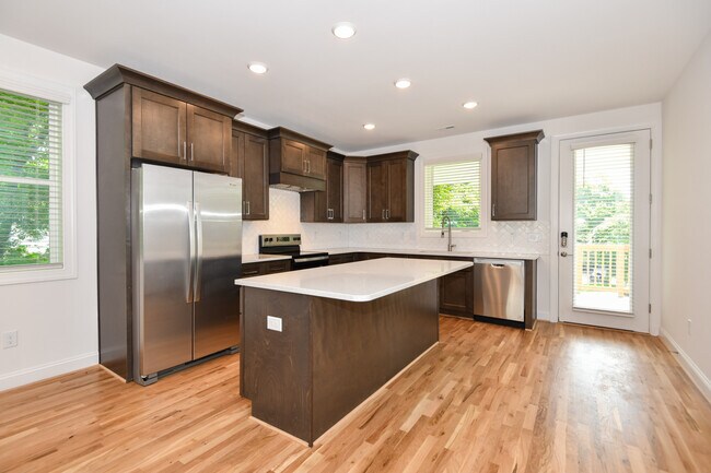 Photo - 1739 Crest Rd