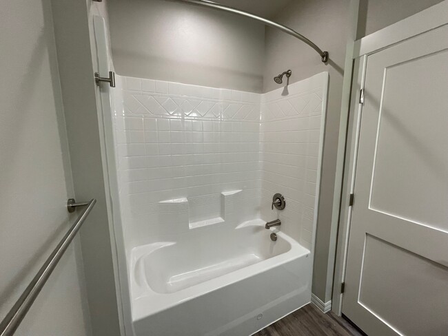 BR 2 Bathroom pic 2 - 6001 Barge Street