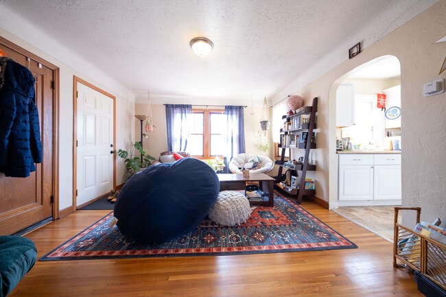 Photo - 4013 Quail Ave N