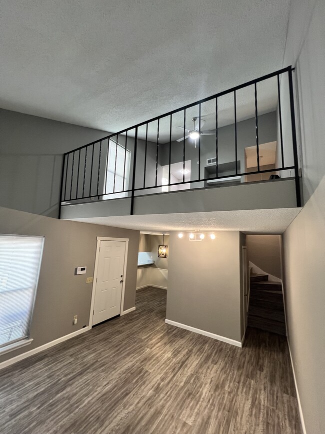 Building Photo - 813 Red Bird Ln Rental