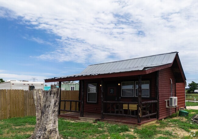 Building Photo - 4909 Tucker Hill Ln Unit Log Cabin Rental