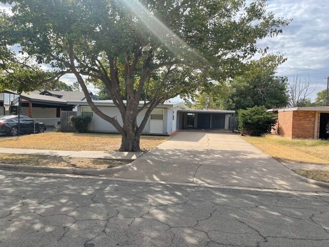 Building Photo - Cute House