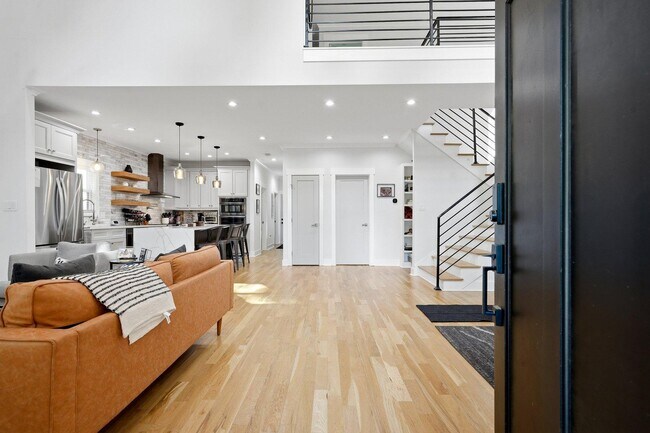Photo - 1261 Martin St SE