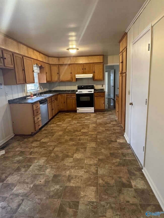 Photo - 2005 Rosewood Dr NW