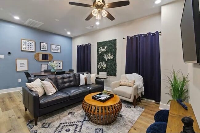 Photo - 2406 Truxillo St Unit B