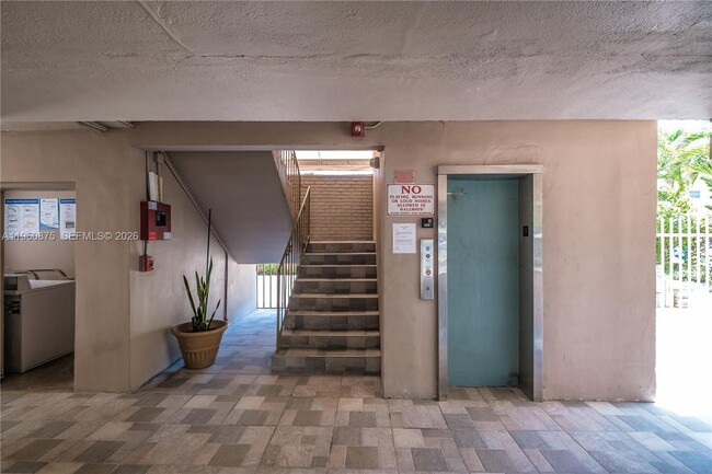 Photo - 16851 NE 18th Ave Unidad 201