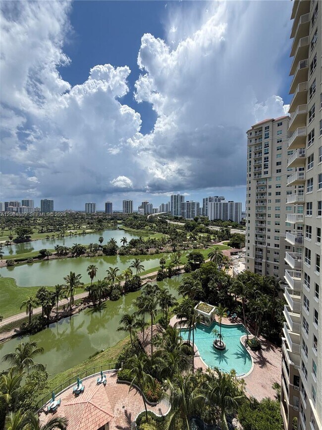 19501 W Country Club Dr Unit 1215