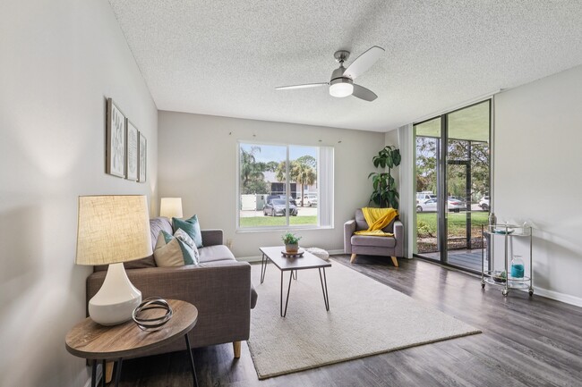 Photo - Lakeside Glen Apartments