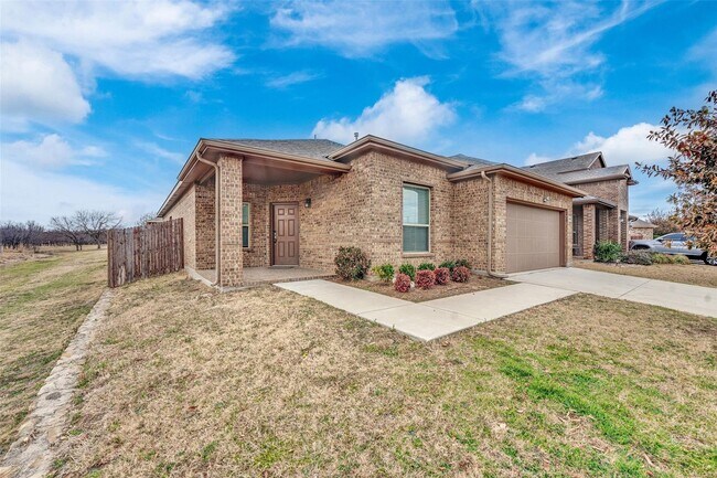 Building Photo - Super home in Saginaw MOVE IN READY NOW!