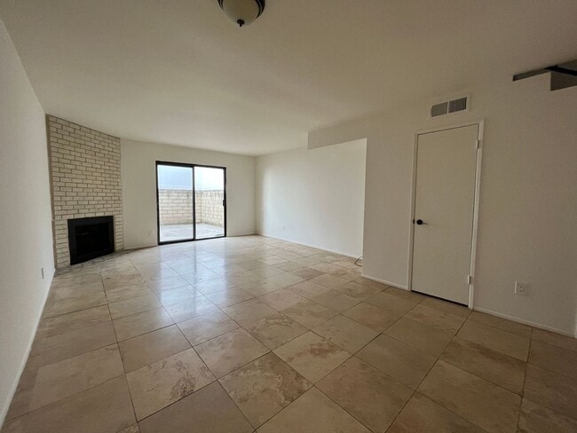 Building Photo - Newly updated bright two-story townhome...