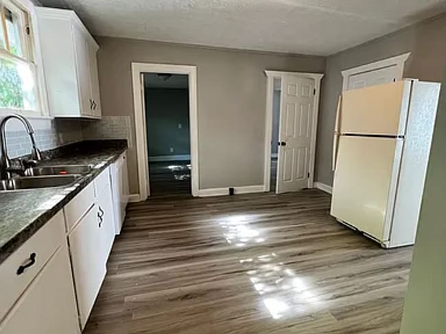 Photo - 1441 Highlawn Ave