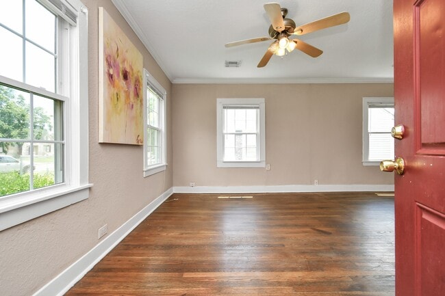 Photo - 415 10th Ave N