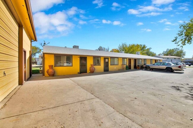 Building Photo - 3290 1/2 Lombardy Lane Unit C