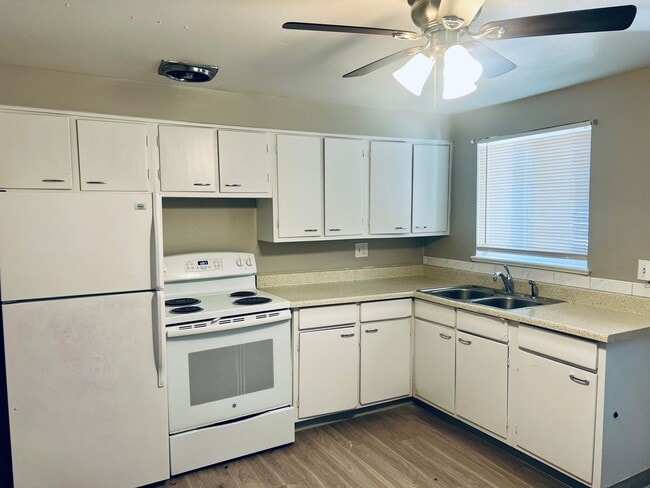 Building Photo - 2 Bedroom 1 Bathroom Westminster Quadplex - Lower Unit 7117