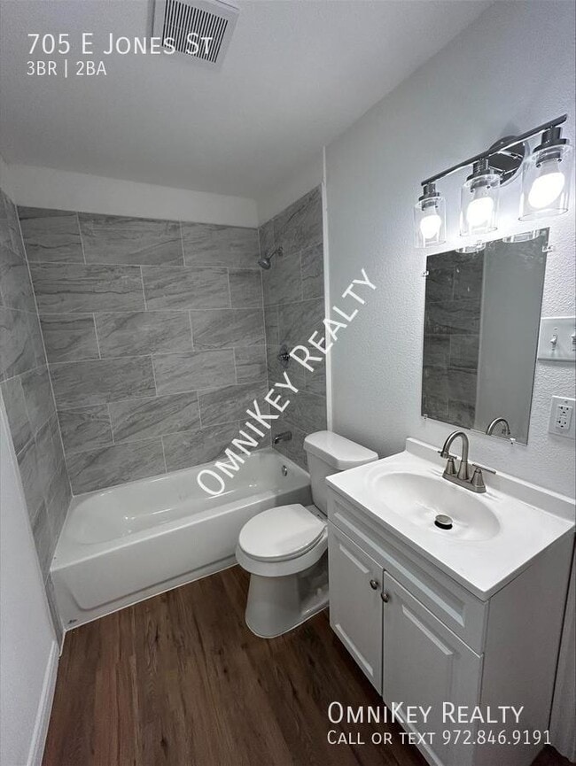 Photo - 705 E Jones St