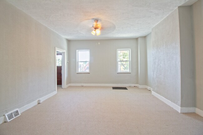 Photo - 1817 Jancey St