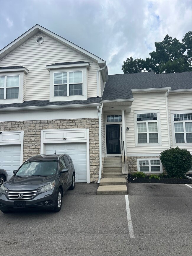 Building Photo - 8282 Catalpa Ridge Dr Unit 8282 Rental