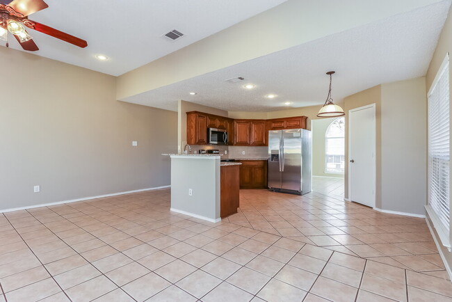 Photo - 528 Cambridge Dr