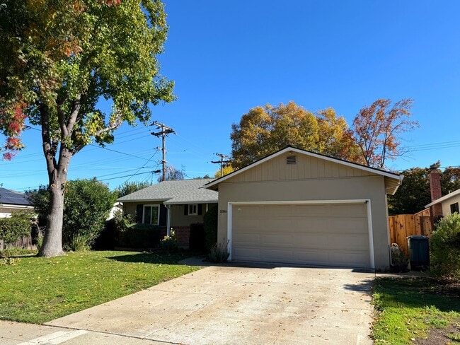 Building Photo - UPDATED LARGE 1500 sq/ft 3BR/2BA Cherry Ch...