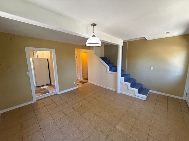 291 Clay St W Unit 7