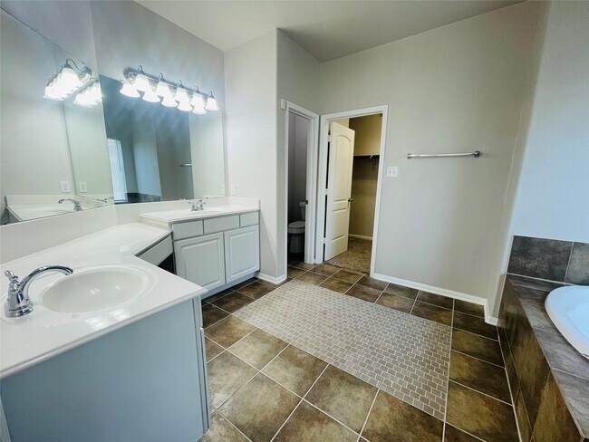 Photo - 4702 Sedgewood Dr