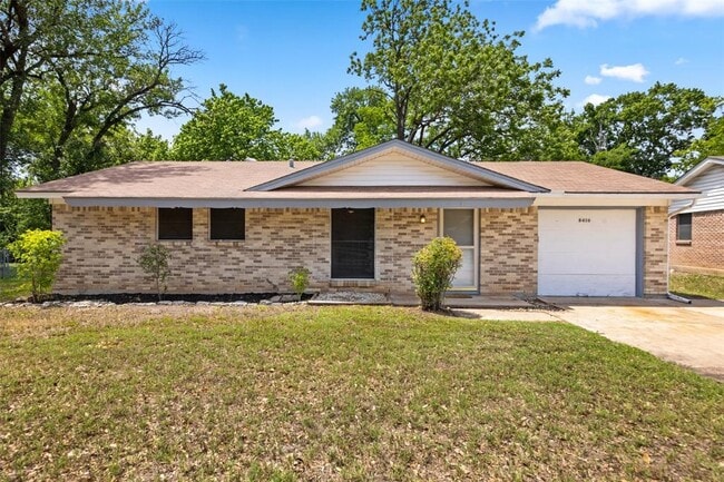 Photo - 8410 Briarwood Ln House