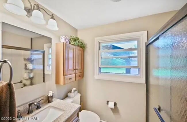 Photo - 400 Hemlock Dr