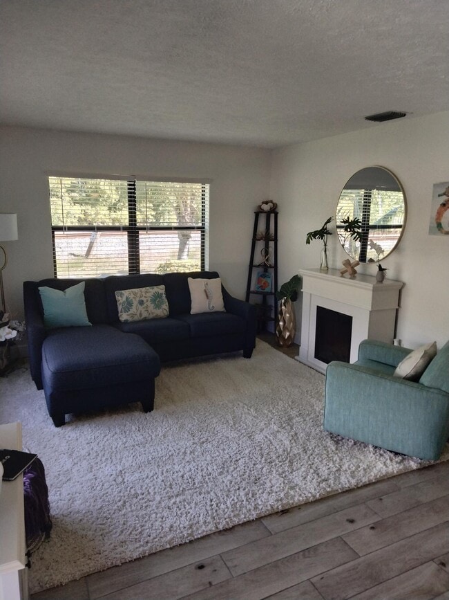 Photo - 1150 NE County Line Rd