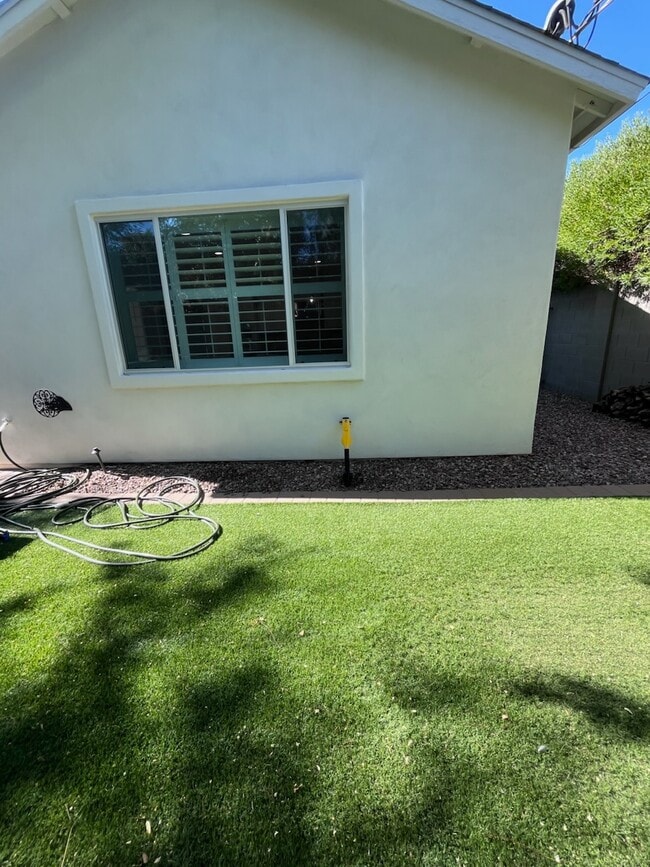 Building Photo - 4570 E Calle Tuberia