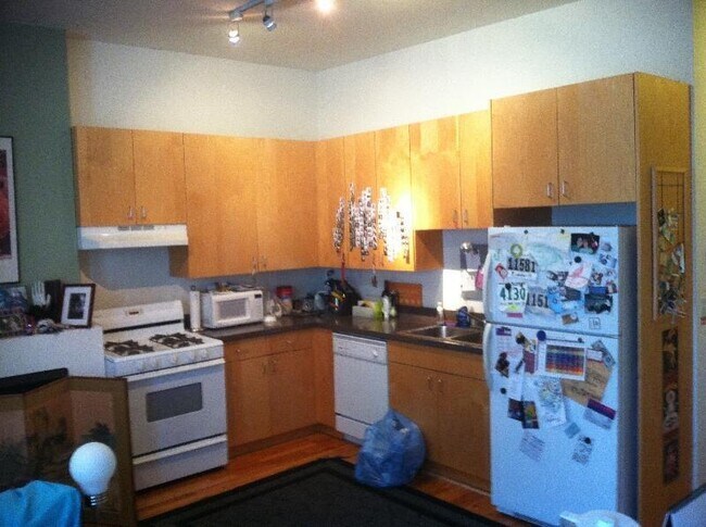 Building Photo - 2519 W North Ave Unit #  03F Rental