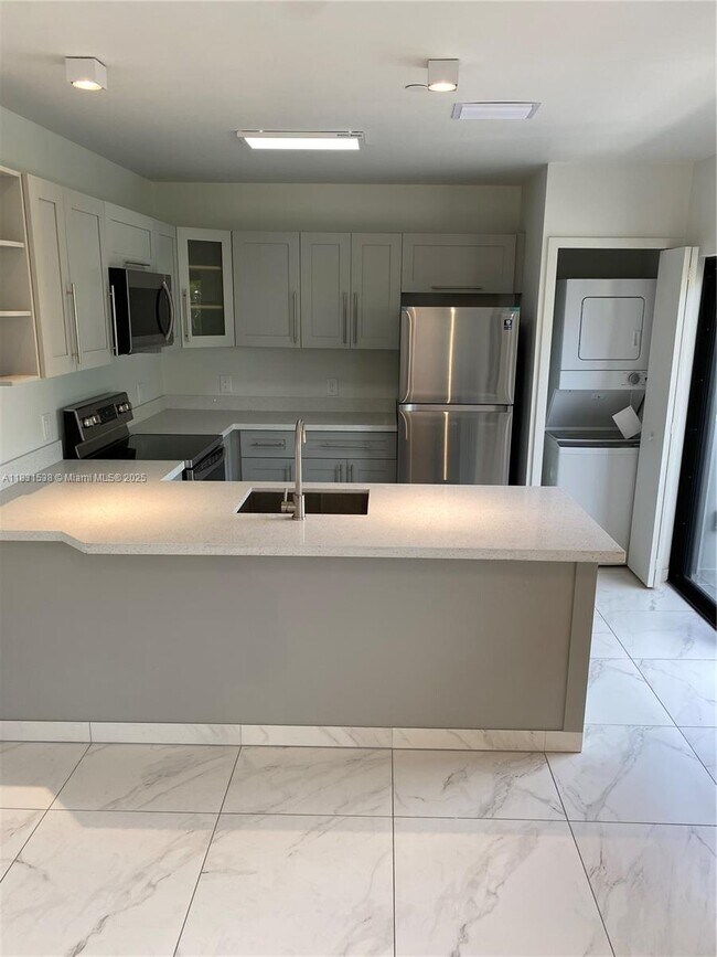 Photo - 836 SW 2nd St Unit 301