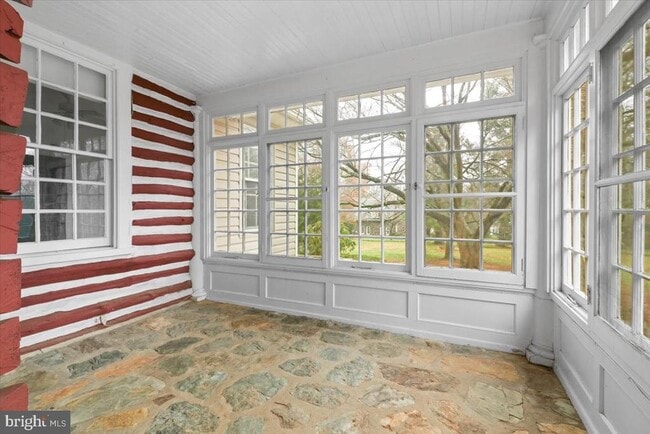 Photo - 317 Waterloo Ave