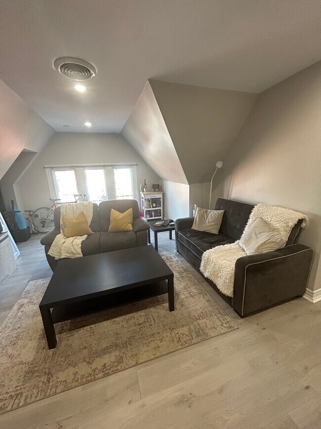Photo - Spacious 1 Bed in Durand Unit 301