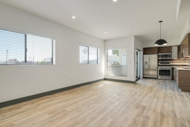 Photo - 3743 Midvale Ave Unidad 301