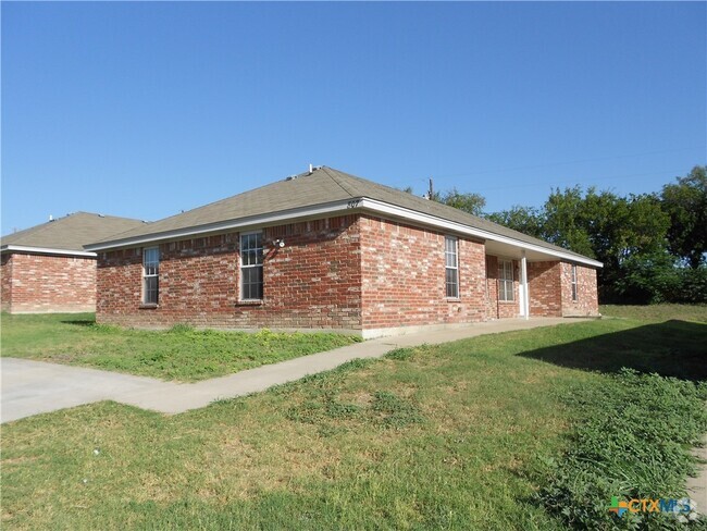 Building Photo - 1001 N Hackberry St Rental