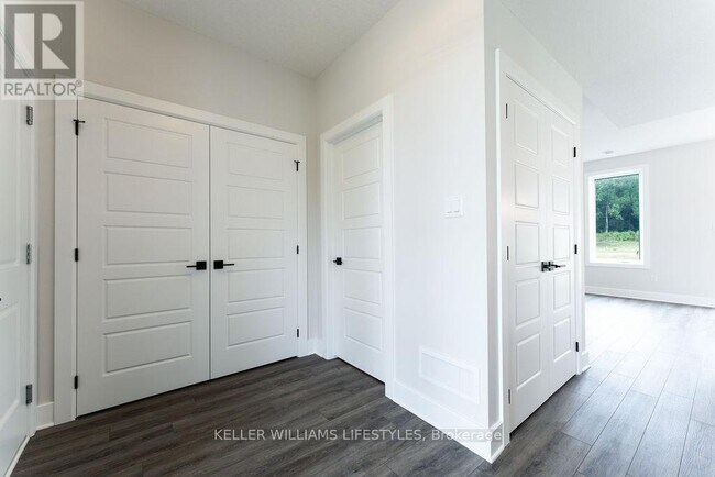 Photo - 409 Breakwater Blvd