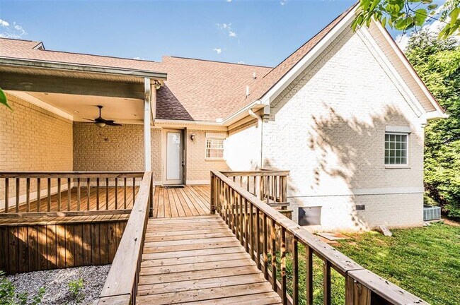 841 Denzil Ave