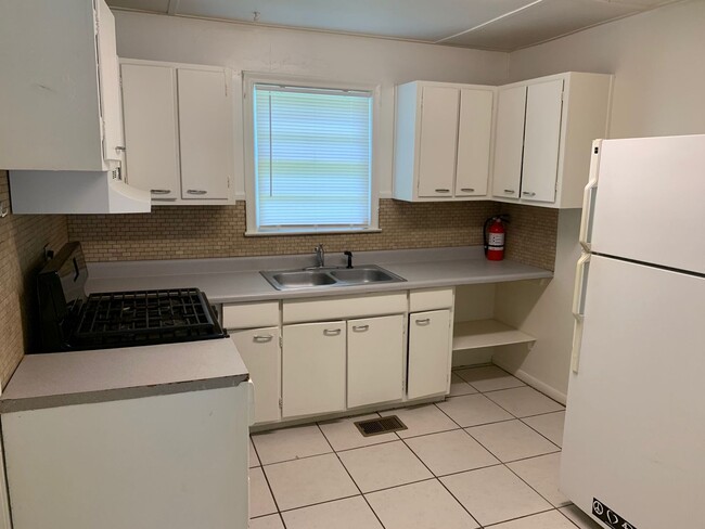 Building Photo - 1642 Sharkey St Unit 1642 Sharkey Street