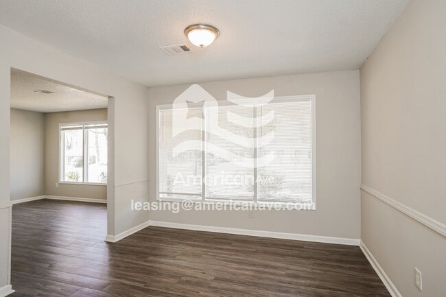 Photo - 210 Scarborough Rd