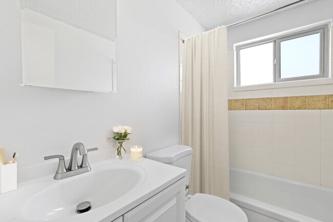 Photo - Ten Ten Clarkson