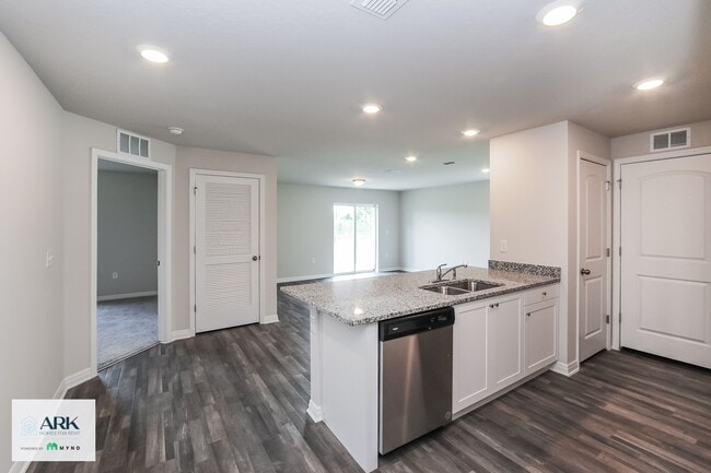 Photo - 139 River Hl Dr