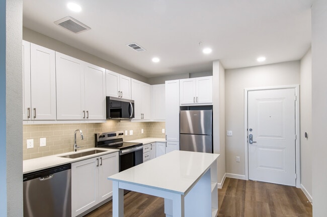 Building Photo - Avalon Tech Ridge