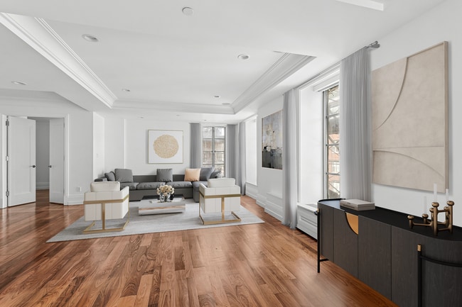 Building Photo - 140 E 63rd St