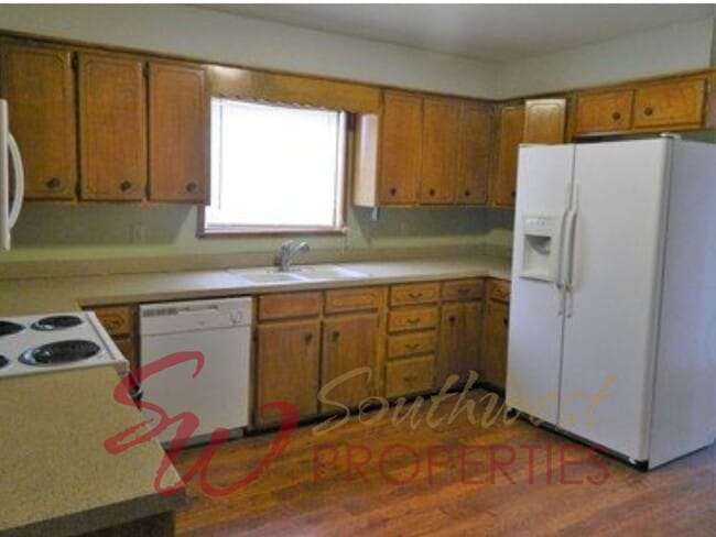 Photo - Charming 2 Bedroom Home with Hardwood Floors, Bay Window, High Ceilings + Fenced Yard!