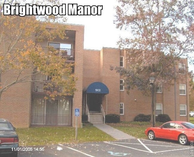 Building Photo - 904 Brightwood Manor Dr