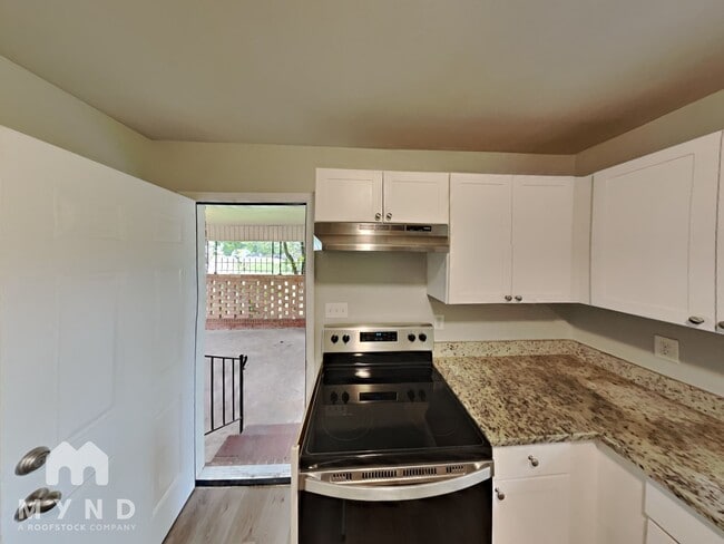 Photo - 831 Spring St